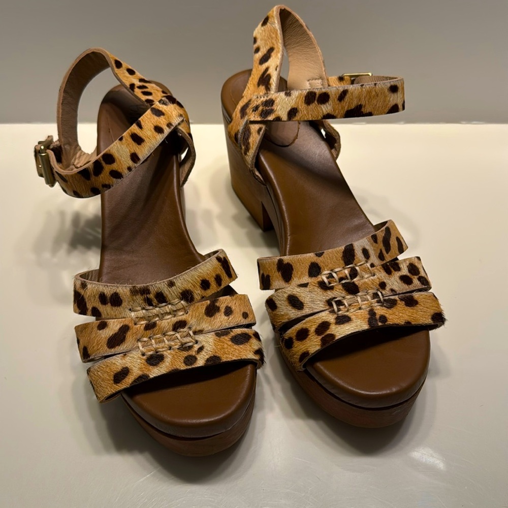 Boden leopard print sandal.